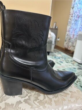 Women's Black Leather Heeled Western Ankle Boots